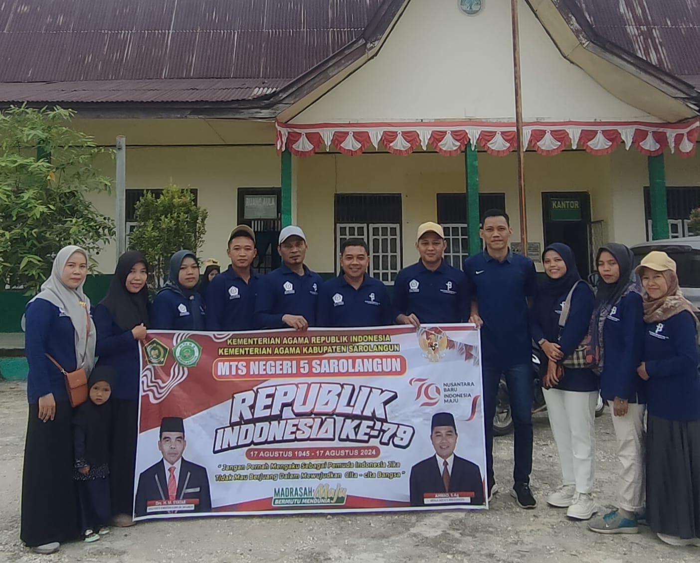 Antusias Siswa dan Guru  Menyambut HUT RI ke-79