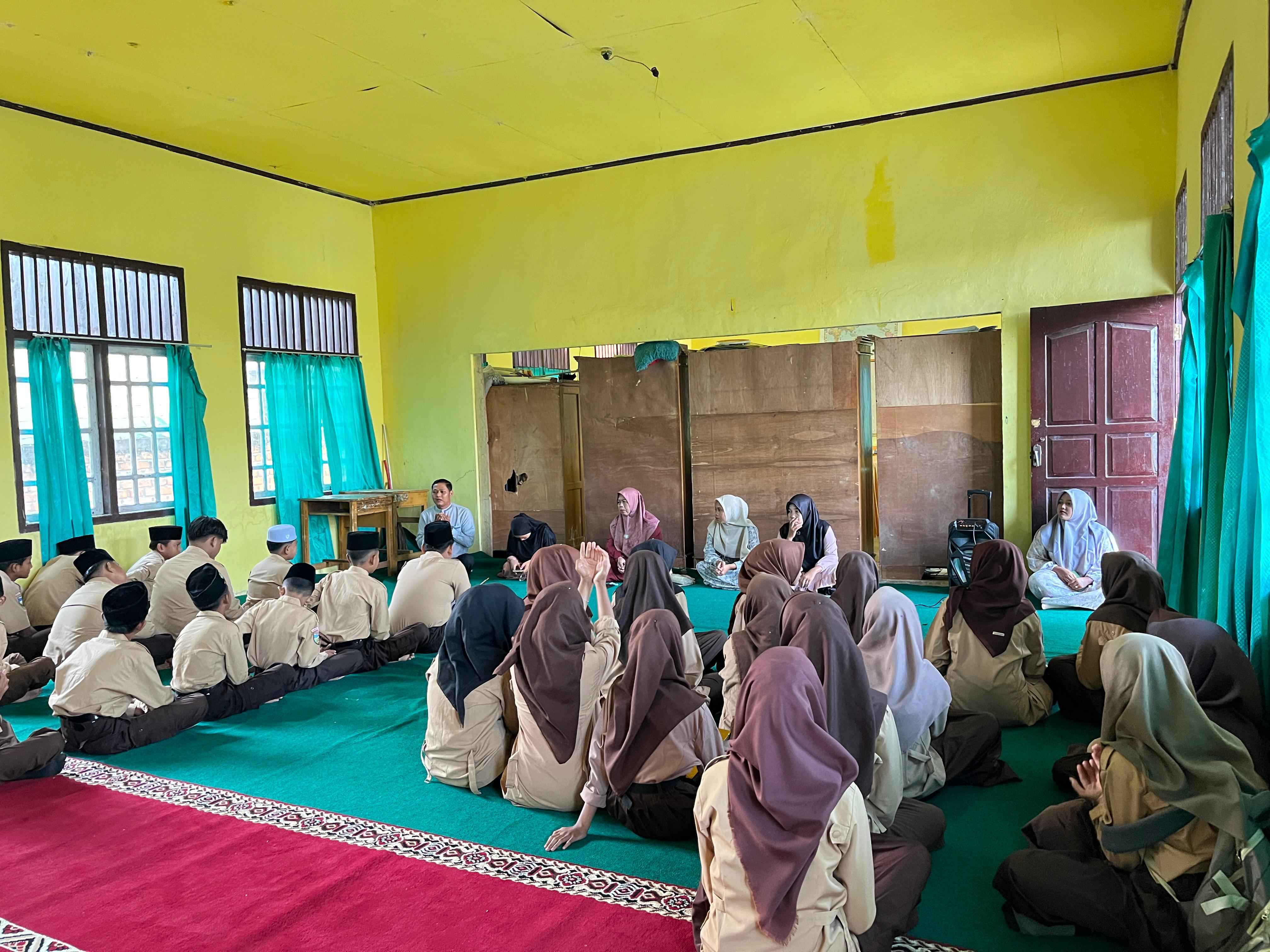 YASINAN JUMAT PAGI MENJADI AGENDA RUTIN MTSN 5 SAROLANGUN