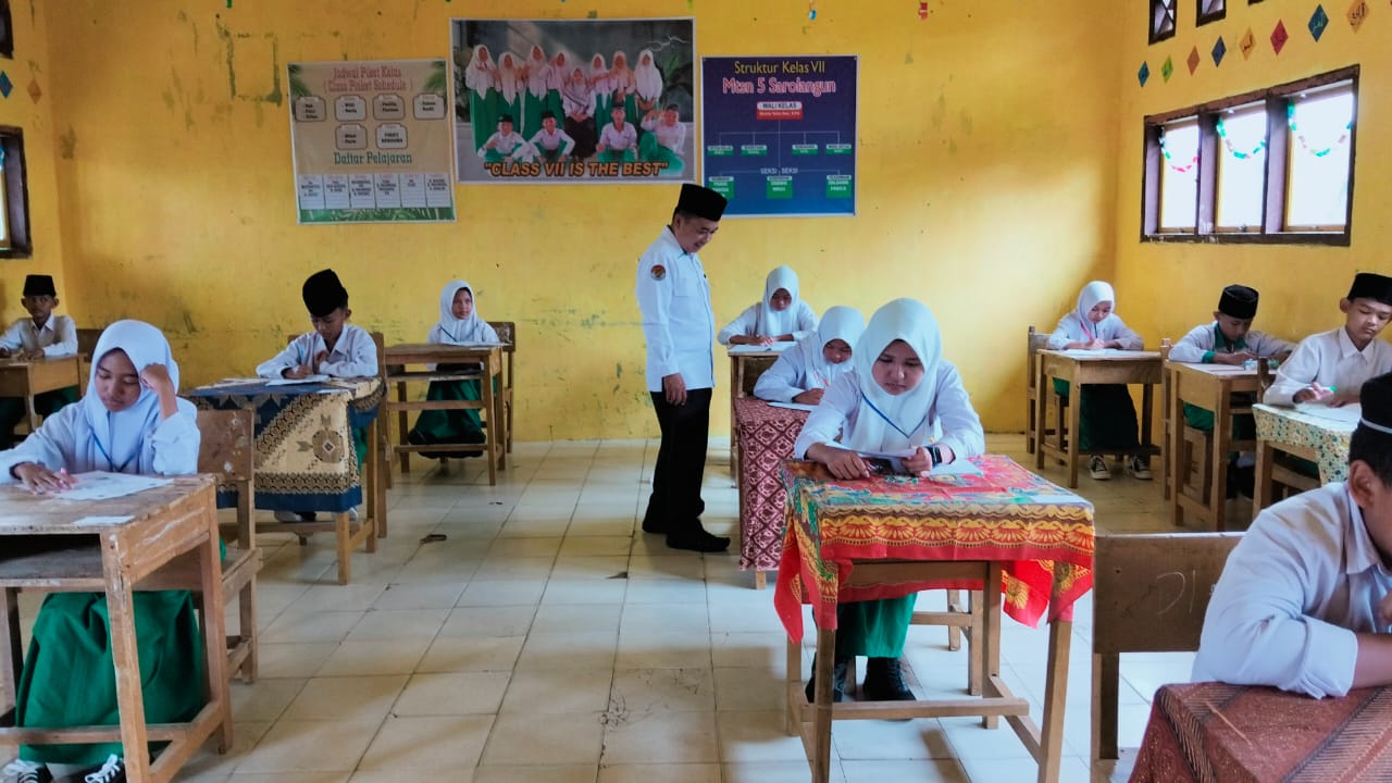 MTsN 5 Sarolangun Melaksanakan Ujian Semester Ganjil Tahun Pelajaran 2024/2025 MTsN 5 Sarolangun Melaksanakan Ujian Semester Ganjil Tahun Pelajaran 2024/2025
