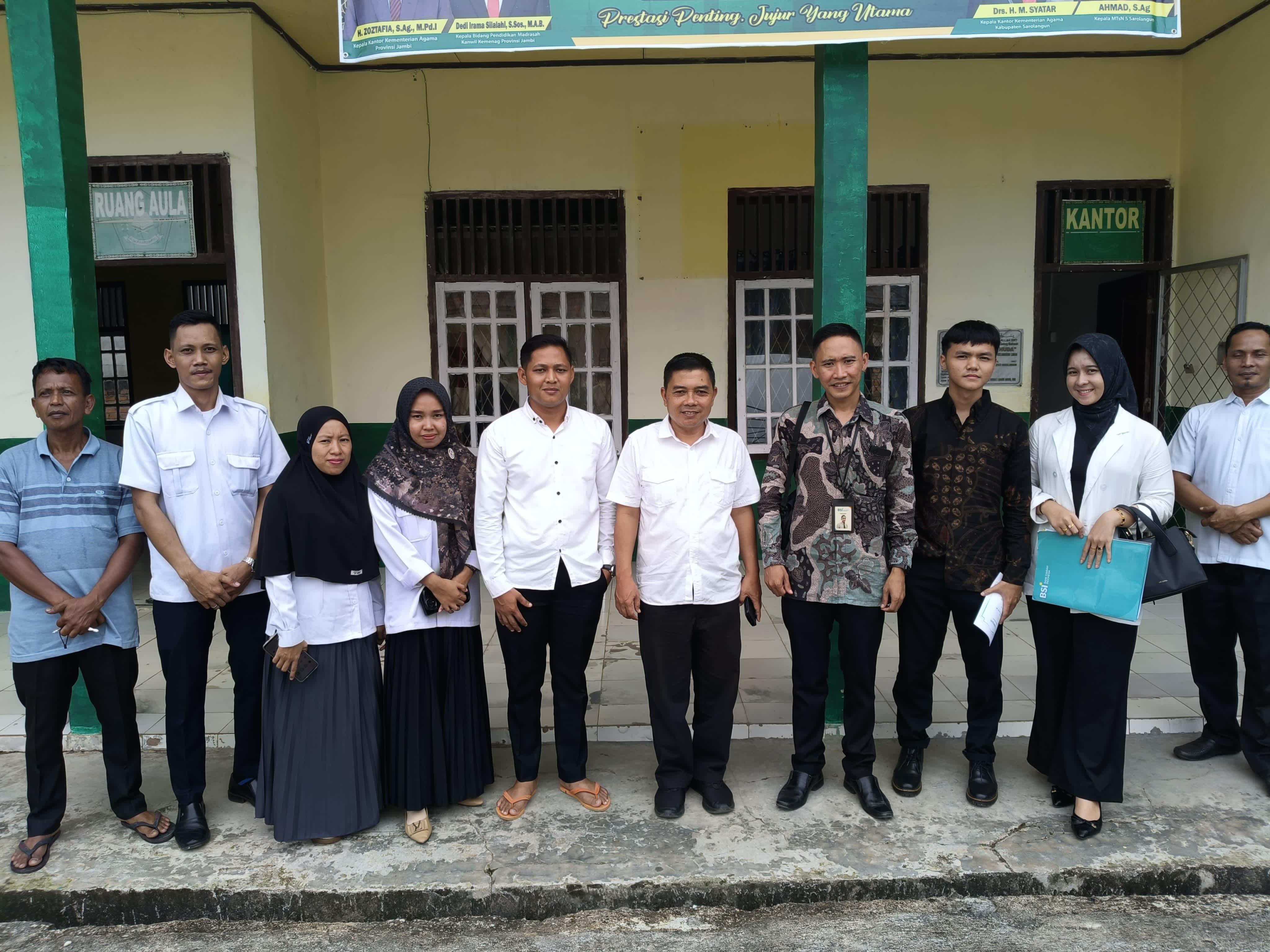 KUNJUNGAN PIMPINAN KCP. BSI SAROLANGUN