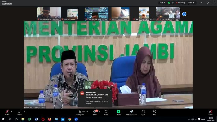 Kepala MTsN 5 Sarolangun Dan guru mengikuti Zoom pembangunan karakter integritas bagi guru dan peserta didik