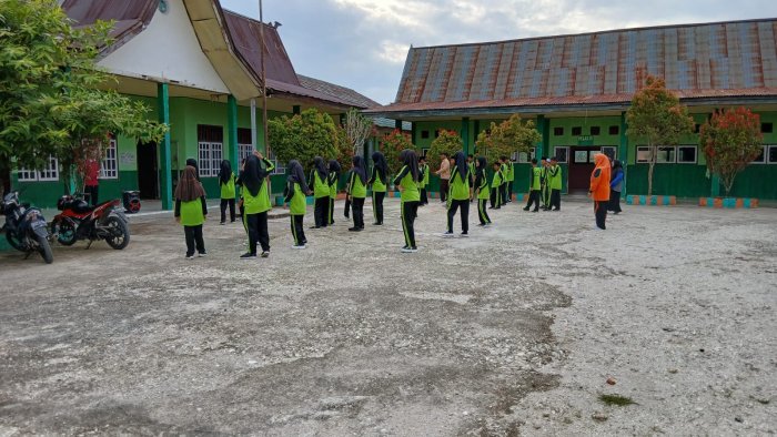 MTsN 5 Sarolangun Adakan Senam Rutin untuk Kebugaran