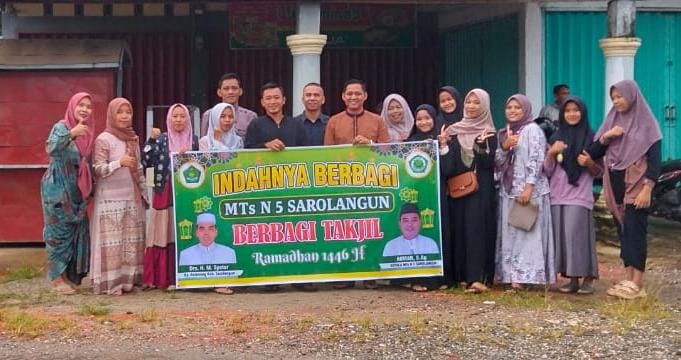 INDAHNYA BERBAGI TAKJIL DAN BERBUKA BERSAMA SELURUH PERSONIL MTSN 5 SAROLANGUN INDAHNYA BERBAGI TAKJIL DAN BERBUKA BERSAMA SELURUH PERSONIL MTSN 5 SAROLANGUN