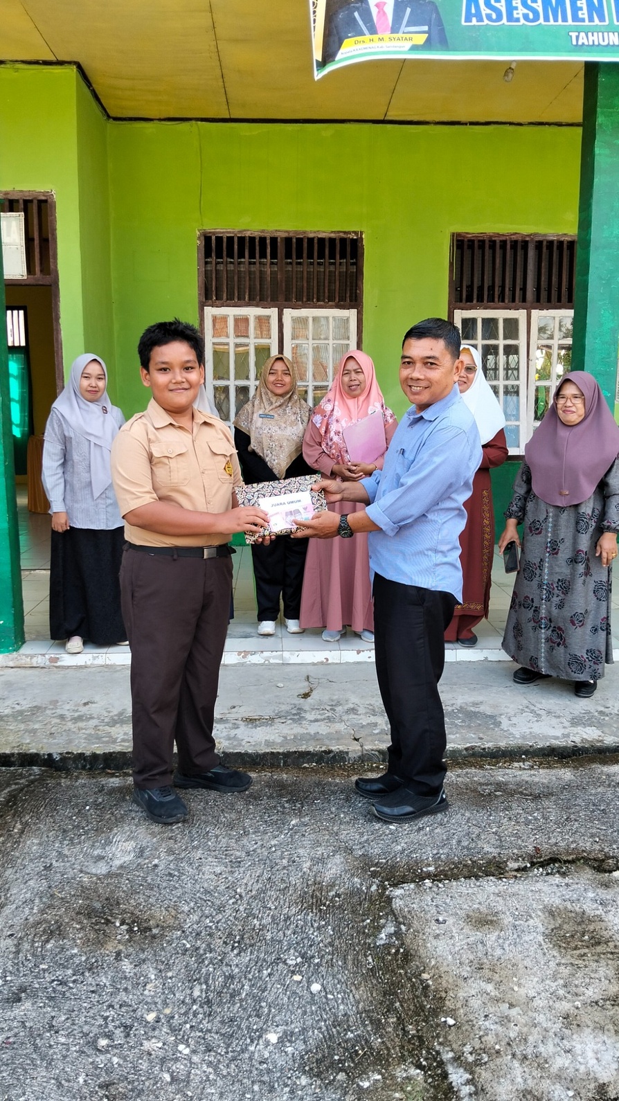 MTsN 5 Sarolangun Selenggarakan Penerimaan Rapor Semester Genap Kelas 7 dan 8 Tahun Pelajaran 2024/2025 MTsN 5 Sarolangun Selenggarakan Penerimaan Rapor Semester Genap Kelas 7 dan 8 Tahun Pelajaran 2024/2025